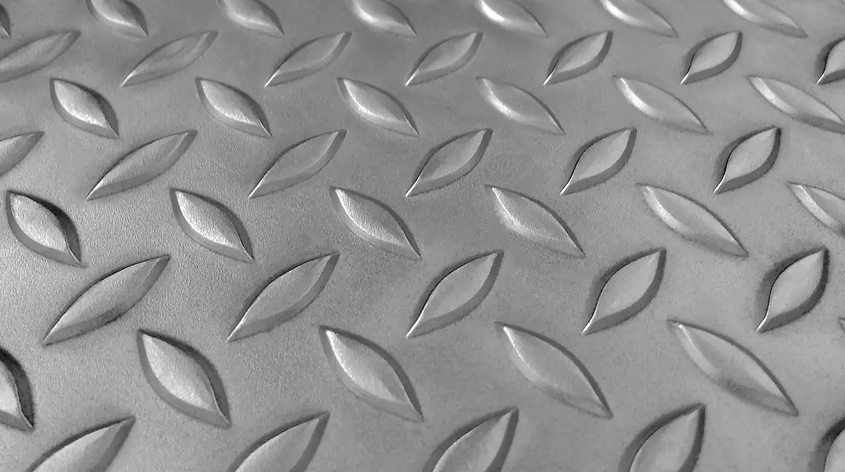 Tôle en acier inoxydable striée avec des saillies plates