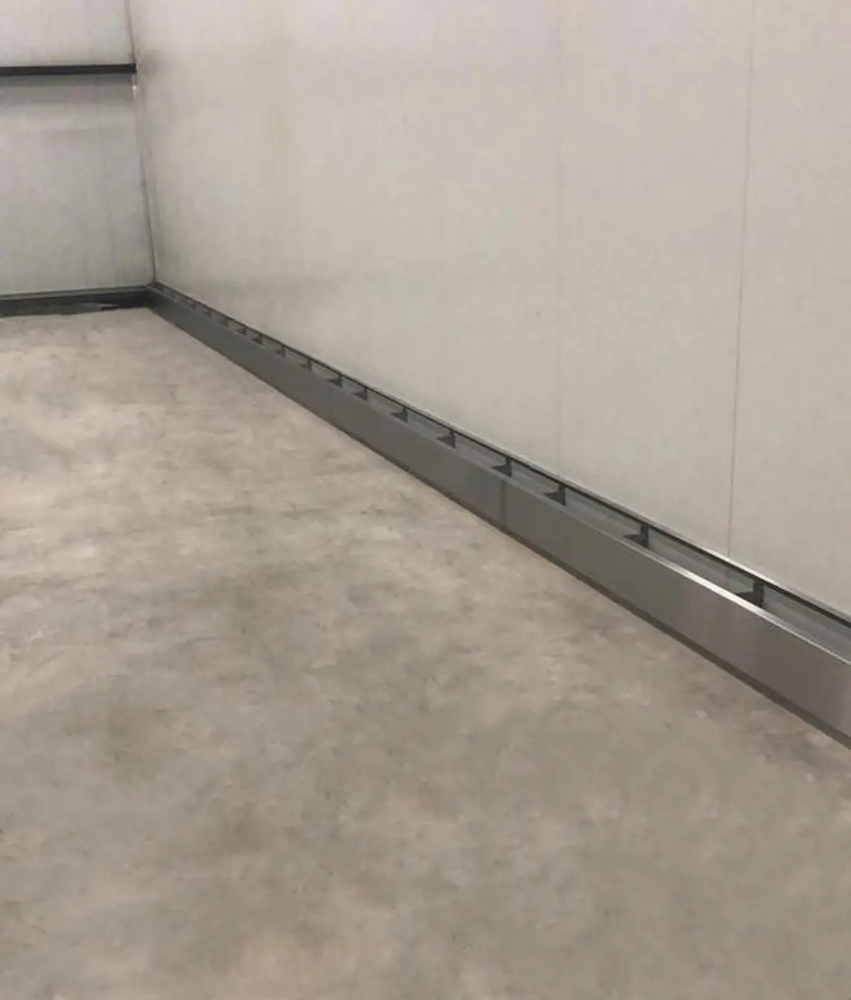 Plinthes en acier inoxydable