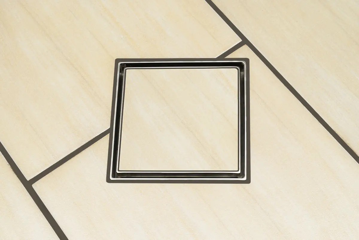Couvercle pour installation avec carrelage