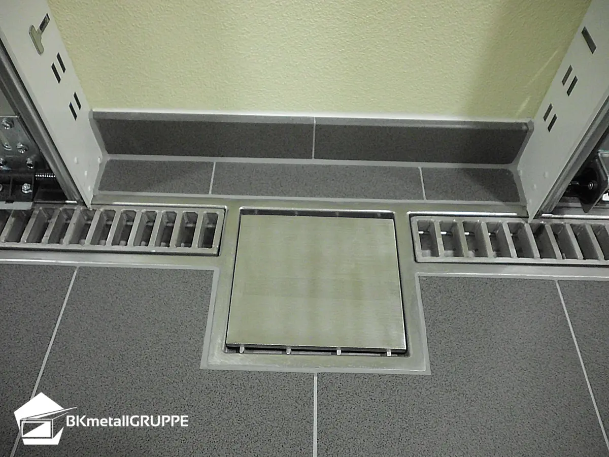 Caniveau de drainage de garage en acier inoxydable avec entrée 250x250mm
