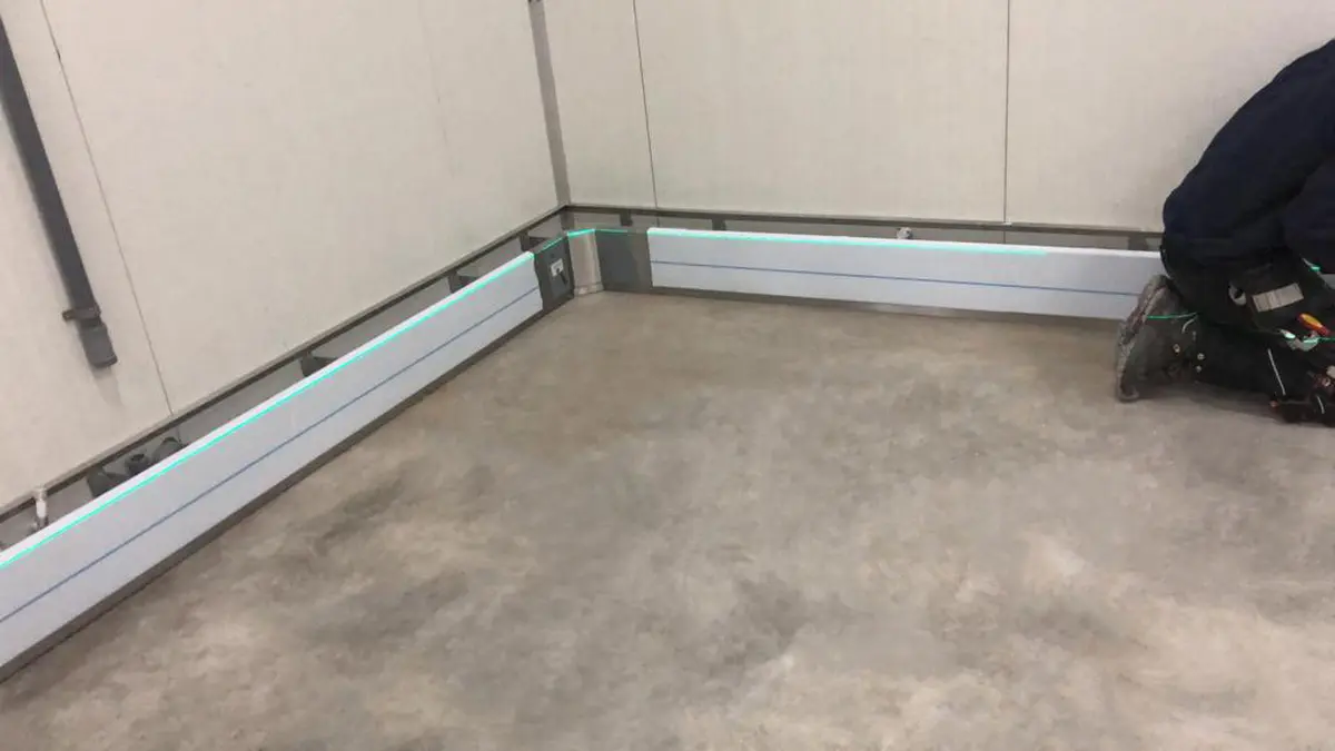 Plinthes en acier inoxydable