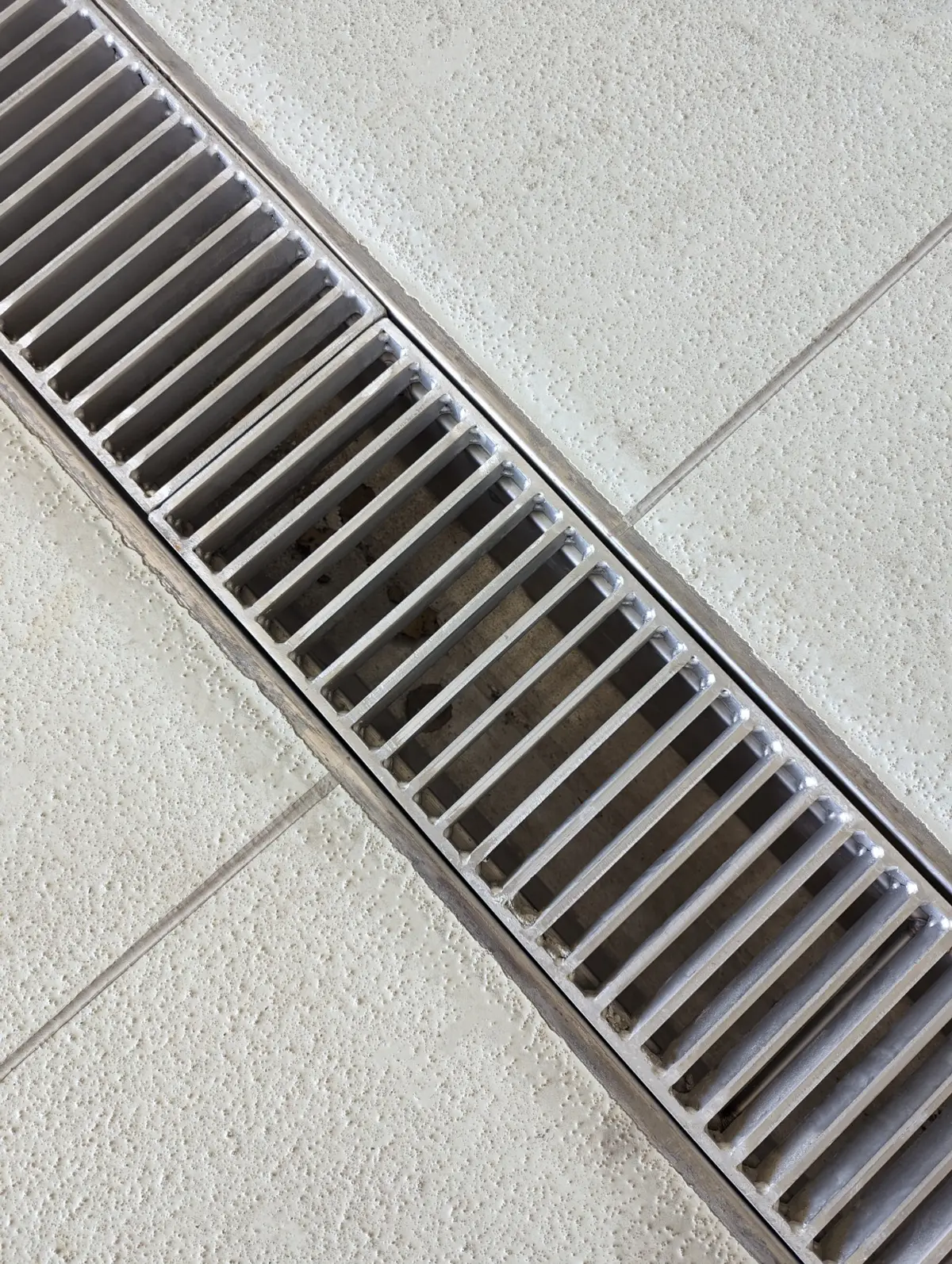 Caniveau de drainage en acier inoxydable avec couverture en échelle