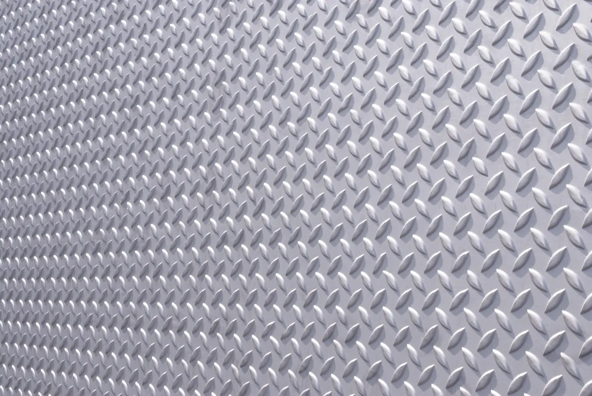 Tôle en acier inoxydable striée avec des bandes saillantes