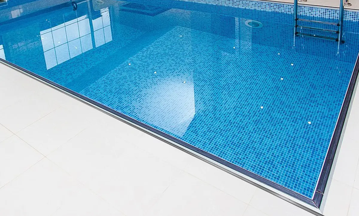 Caniveau à fente en acier inoxydable pour piscines et parcs aquatiques