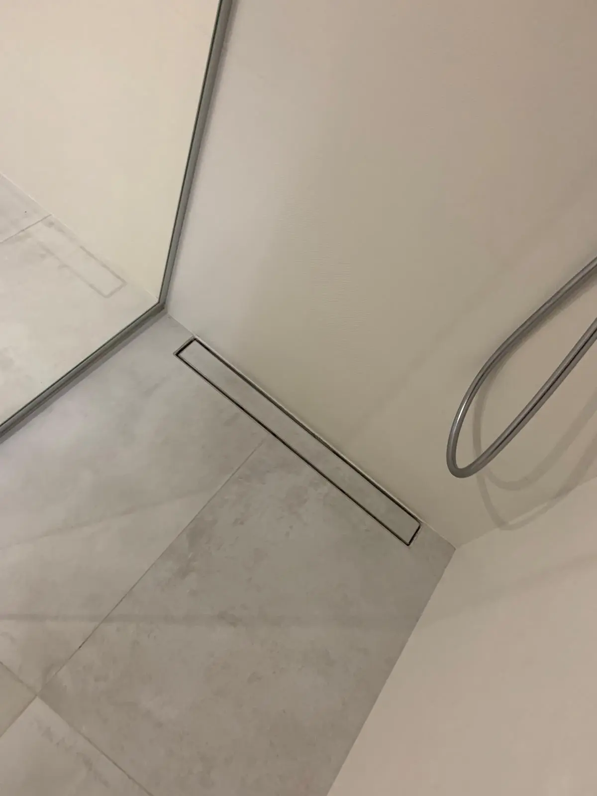 Siphon de douche avec couvercle pour carrelage en céramique